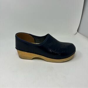 Sven NAVY BLUE Leaf Punch Swedish Clogs Size 37 or US 6.5-7